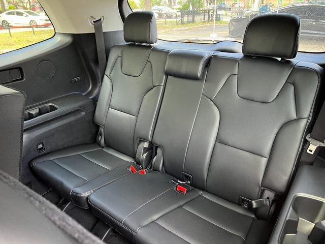 Photo of 2025 Everlasting Silver Kia Telluride