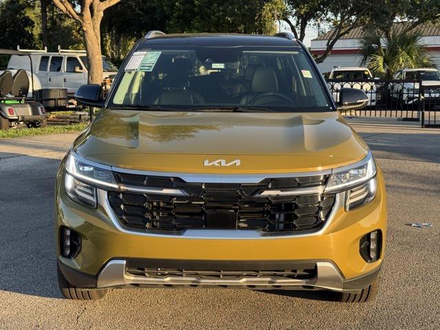 Photo of 2024 Green / Black Kia Seltos
