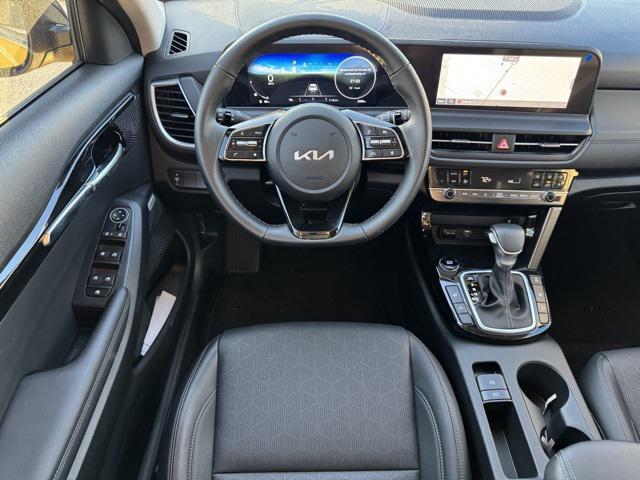 Photo of 2024 Green / Black Kia Seltos