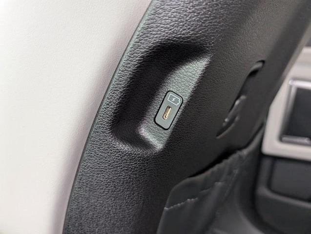 Photo of 2025 Midnight Black Kia Telluride