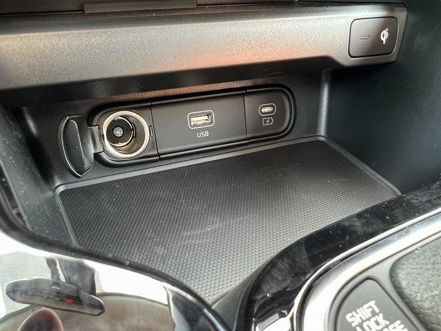 Photo of 2025 Clear White / Black Roof Kia Soul