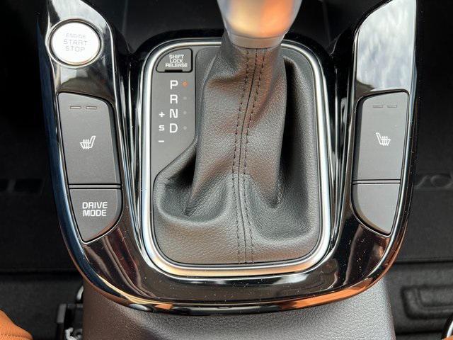 Photo of 2025 Clear White / Black Roof Kia Soul