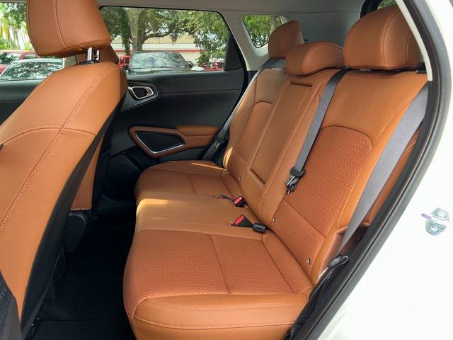 Photo of 2025 Clear White / Black Roof Kia Soul