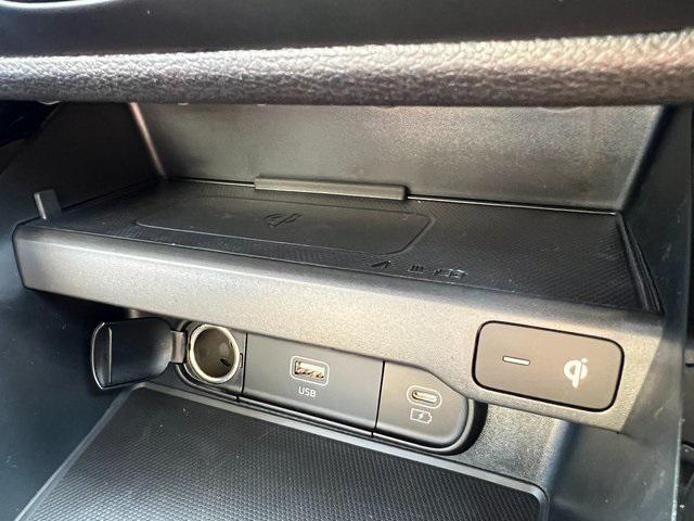 Photo of 2025 Clear White / Black Roof Kia Soul