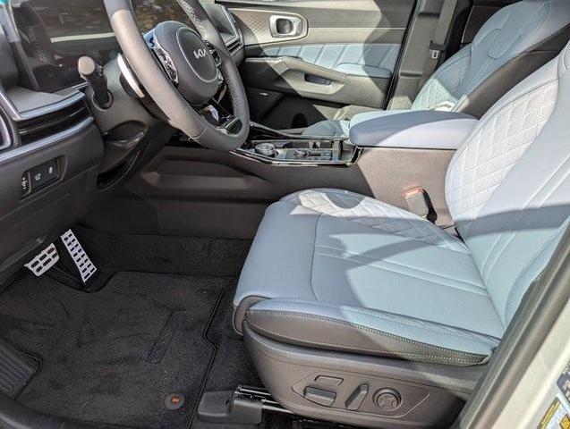 Photo of 2025 Silky Silver Kia Sorento Hybrid