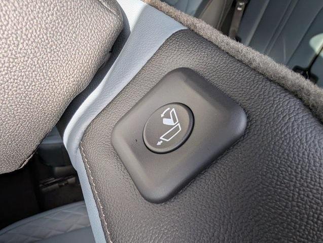 Photo of 2025 Silky Silver Kia Sorento Hybrid