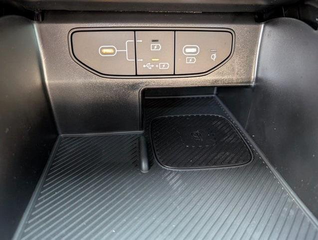 Photo of 2025 Silky Silver Kia Sorento Hybrid
