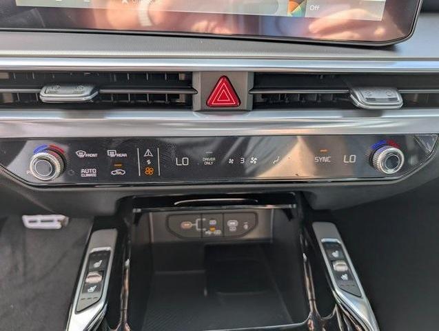 Photo of 2025 Silky Silver Kia Sorento Hybrid