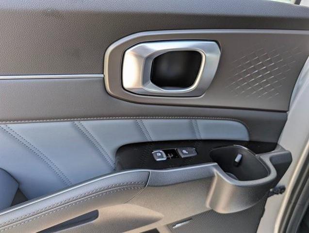 Photo of 2025 Silky Silver Kia Sorento Hybrid
