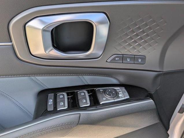 Photo of 2025 Silky Silver Kia Sorento Hybrid