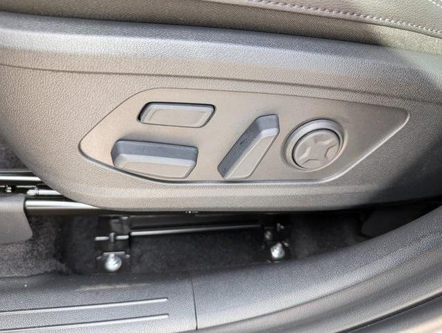 Photo of 2025 Silky Silver Kia Sorento Hybrid