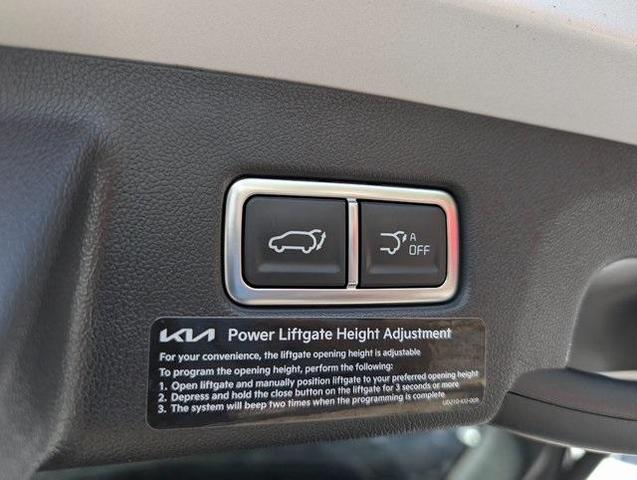 Photo of 2025 Silky Silver Kia Sorento Hybrid