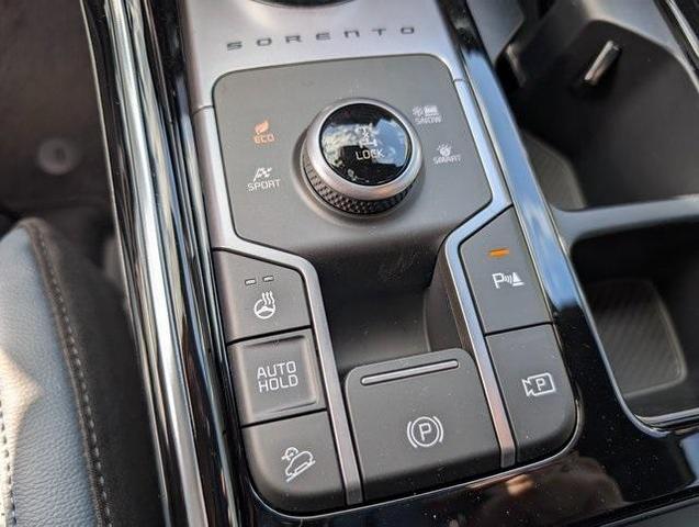 Photo of 2025 Silky Silver Kia Sorento Hybrid