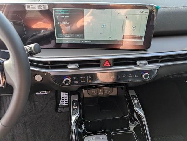 Photo of 2025 Silky Silver Kia Sorento Hybrid