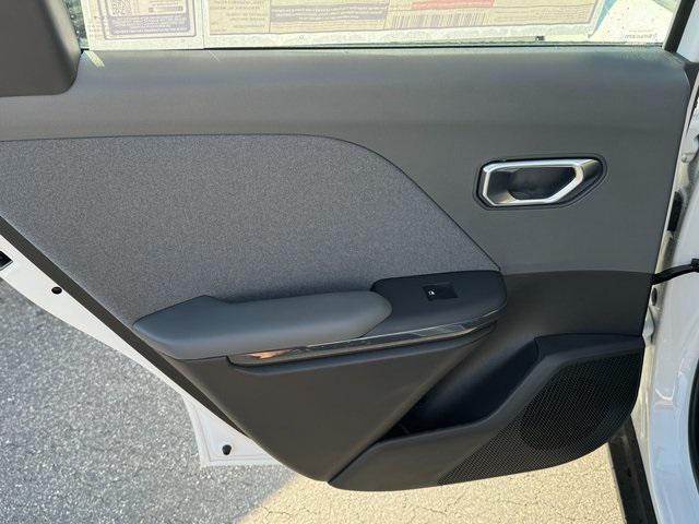 Photo of 2025 Snow White Pearl Kia K4