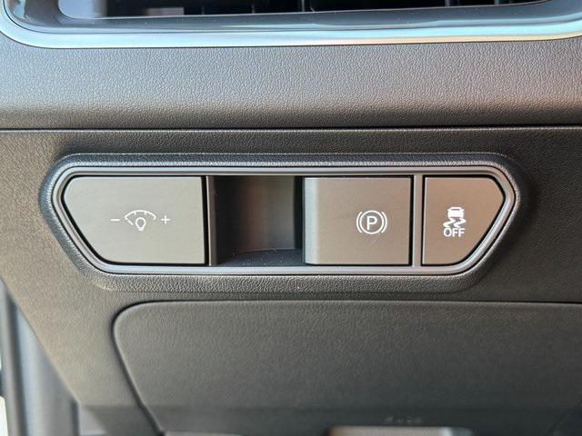 Photo of 2025 Snow White Pearl Kia K4