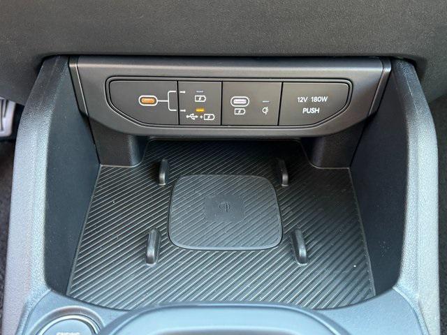 Photo of 2025 Snow White Pearl Kia K4