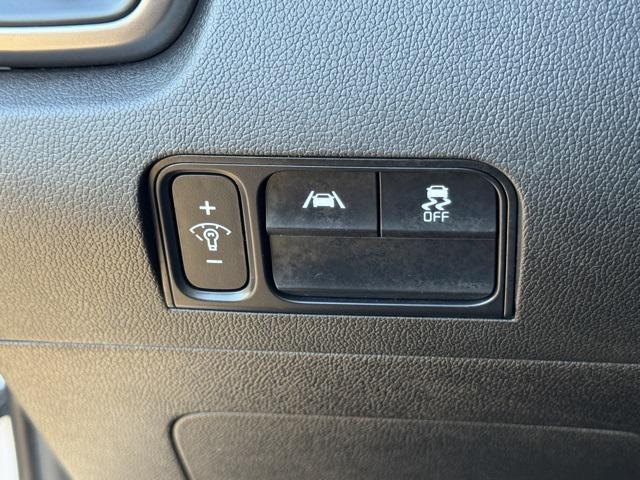 Photo of 2023 Glacial White Pearl Kia Sorento