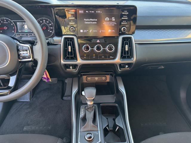 Photo of 2023 Glacial White Pearl Kia Sorento