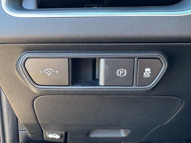 Photo of 2025 Currant Red Kia K4