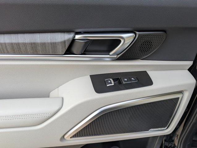 Photo of 2025 Ebony Black Kia Telluride