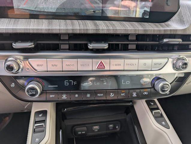 Photo of 2025 Ebony Black Kia Telluride