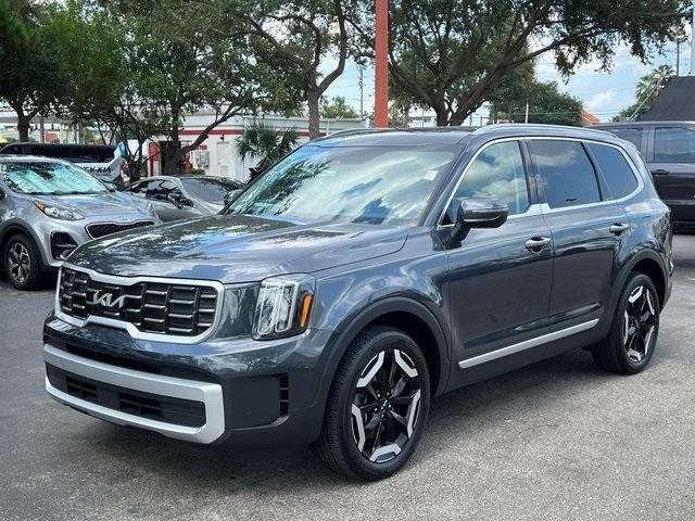Photo of 2024 Gravity Gray Kia Telluride