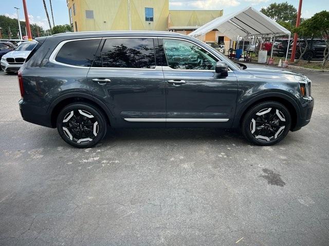 Photo of 2024 Gravity Gray Kia Telluride