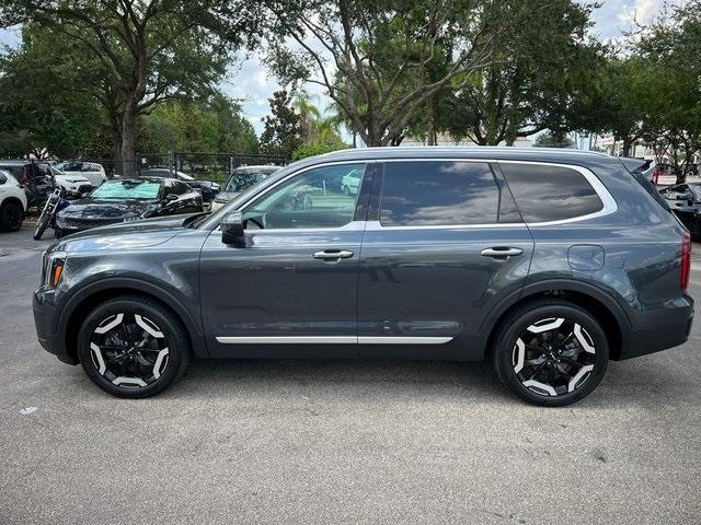 Photo of 2024 Gravity Gray Kia Telluride