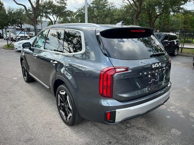 Photo of 2024 Gravity Gray Kia Telluride