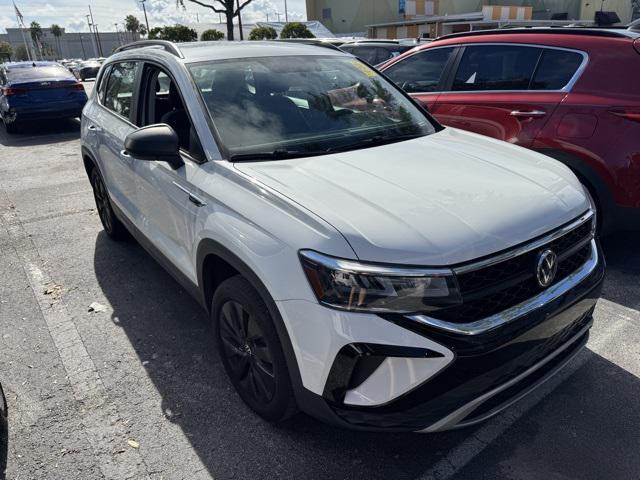 Photo of 2022 Pure White Volkswagen Taos