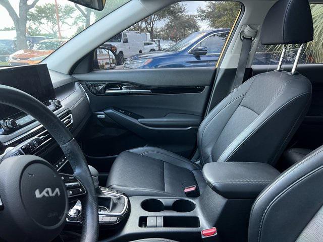 Photo of 2023 Starbright Yellow Kia Seltos