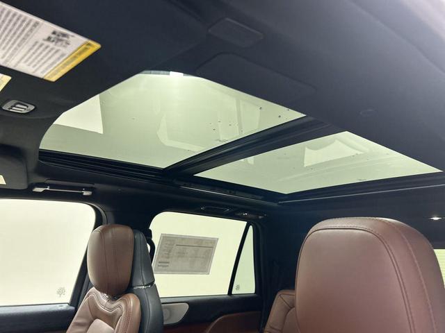 Photo of 2024 Pristine White Metallic Tri-Coat Lincoln Navigator