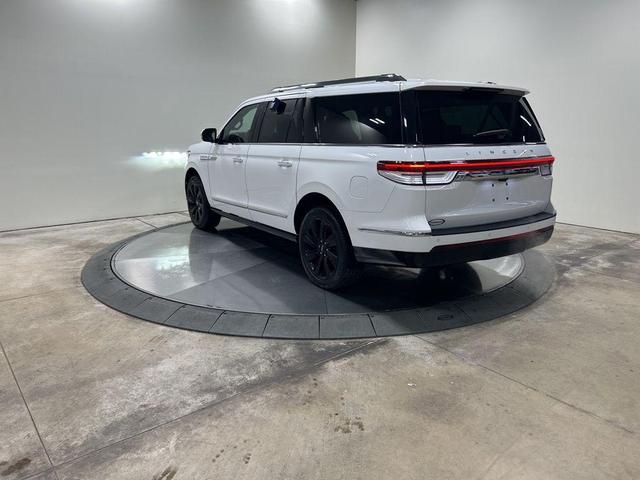 Photo of 2024 Pristine White Metallic Tri-Coat Lincoln Navigator