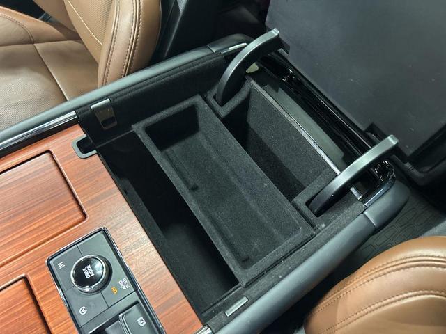 Photo of 2024 Pristine White Metallic Tri-Coat Lincoln Navigator