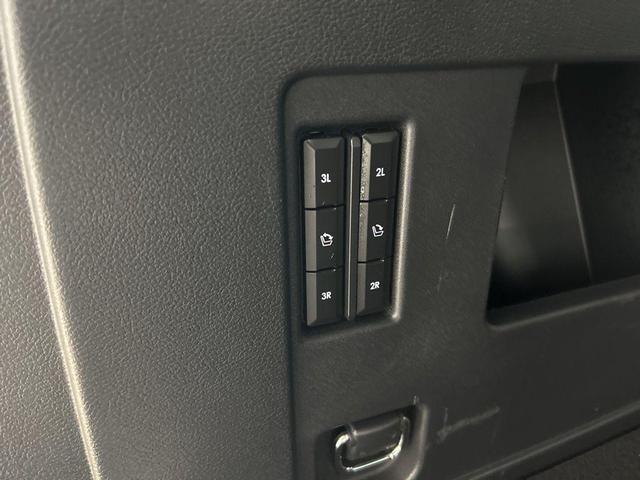 Photo of 2024 Pristine White Metallic Tri-Coat Lincoln Navigator