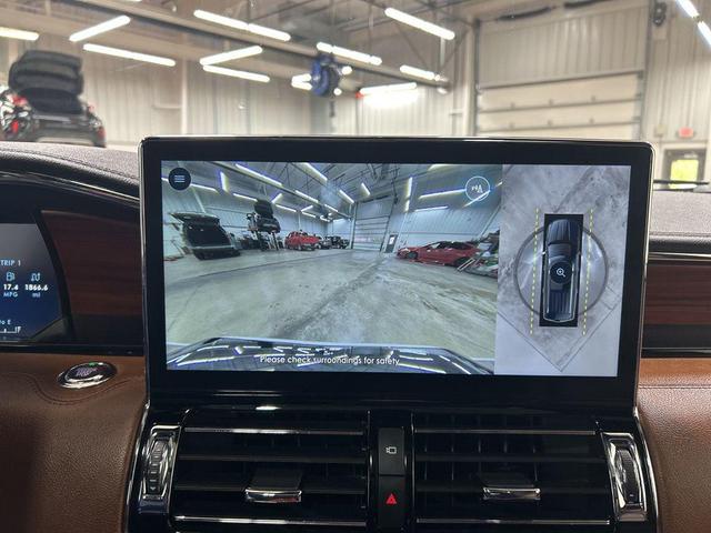 Photo of 2024 Pristine White Metallic Tri-Coat Lincoln Navigator