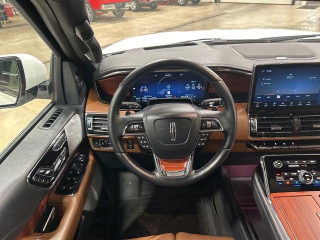 Photo of 2024 Pristine White Metallic Tri-Coat Lincoln Navigator