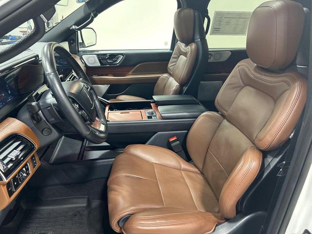 Photo of 2024 Pristine White Metallic Tri-Coat Lincoln Navigator