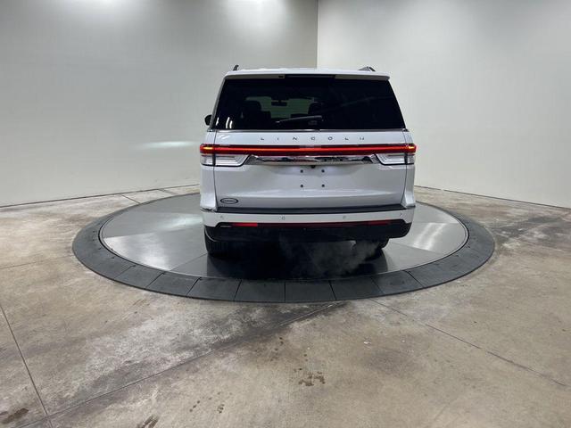 Photo of 2024 Pristine White Metallic Tri-Coat Lincoln Navigator