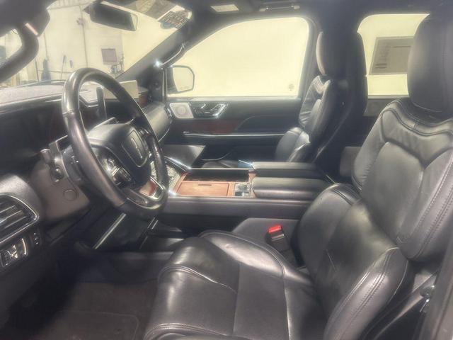 Photo of 2022 Silver Radiance Metallic Clearcoat Lincoln Navigator