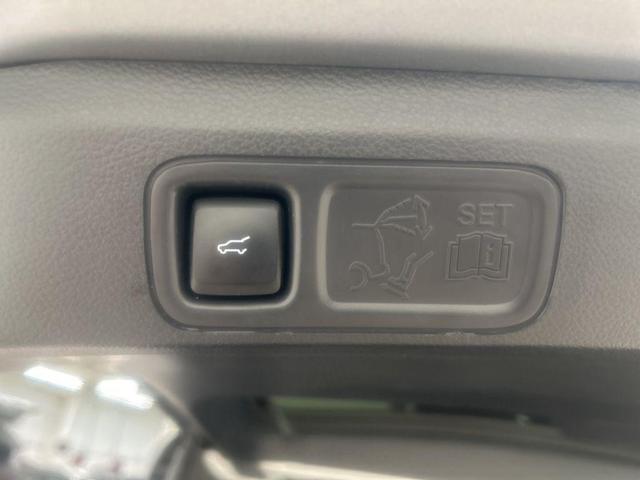 Photo of 2022 Silver Radiance Metallic Clearcoat Lincoln Navigator