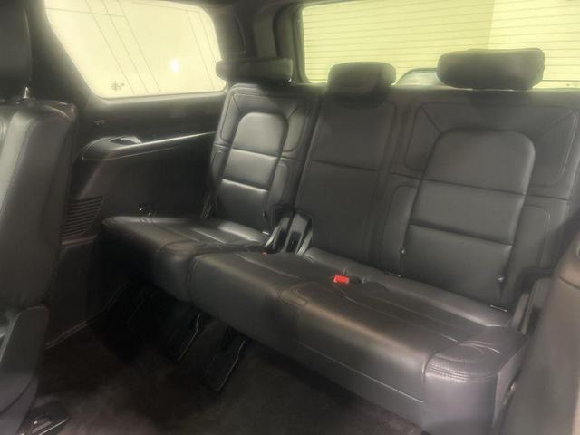 Photo of 2022 Silver Radiance Metallic Clearcoat Lincoln Navigator