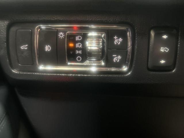Photo of 2022 Silver Radiance Metallic Clearcoat Lincoln Navigator
