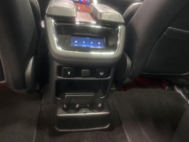 Photo of 2022 Silver Radiance Metallic Clearcoat Lincoln Navigator