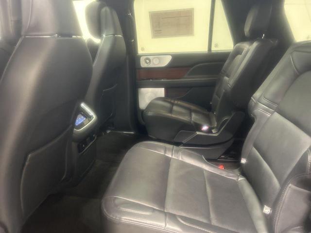 Photo of 2022 Silver Radiance Metallic Clearcoat Lincoln Navigator