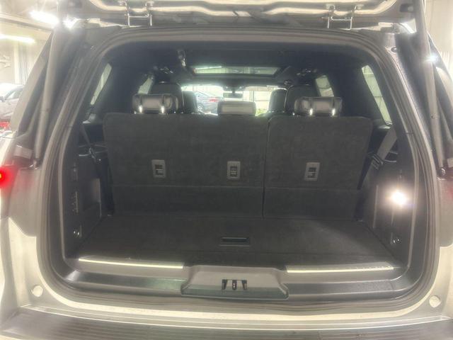 Photo of 2022 Silver Radiance Metallic Clearcoat Lincoln Navigator