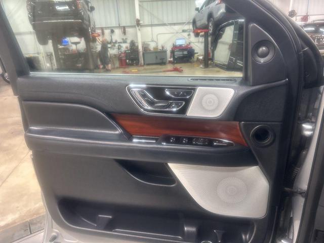 Photo of 2022 Silver Radiance Metallic Clearcoat Lincoln Navigator