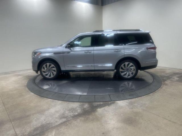 Photo of 2022 Silver Radiance Metallic Clearcoat Lincoln Navigator