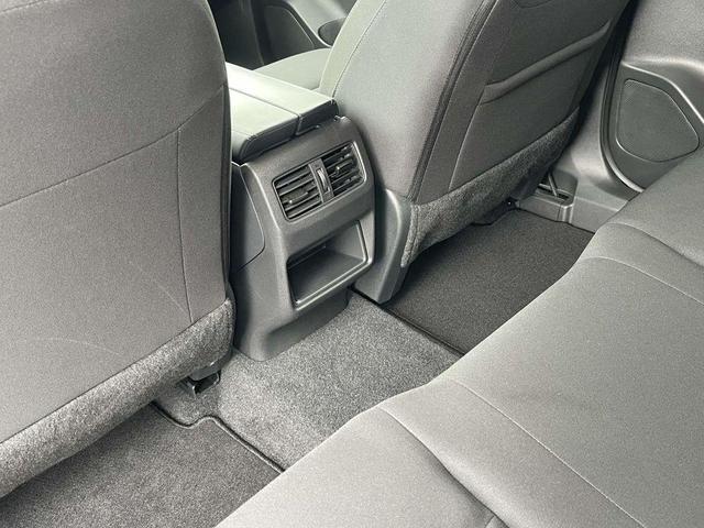 Photo of 2025 Glacier White Nissan Rogue